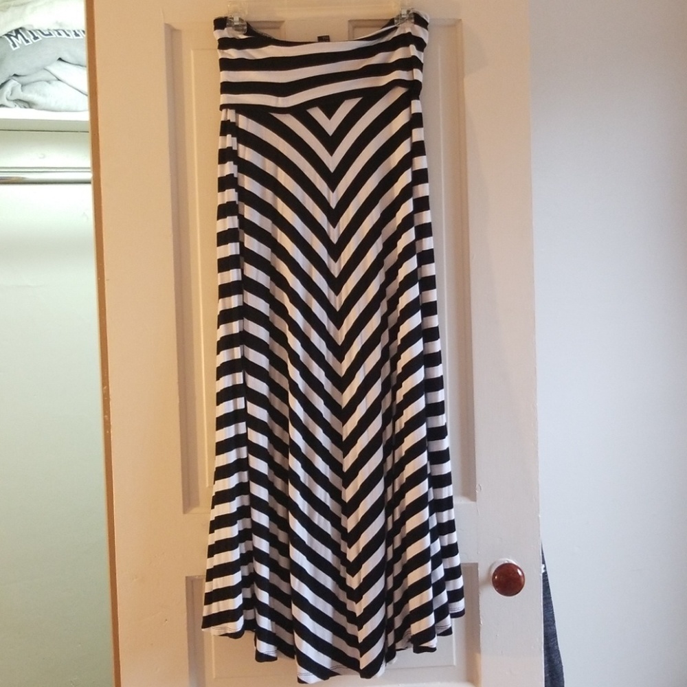 Black and white maxi skirt